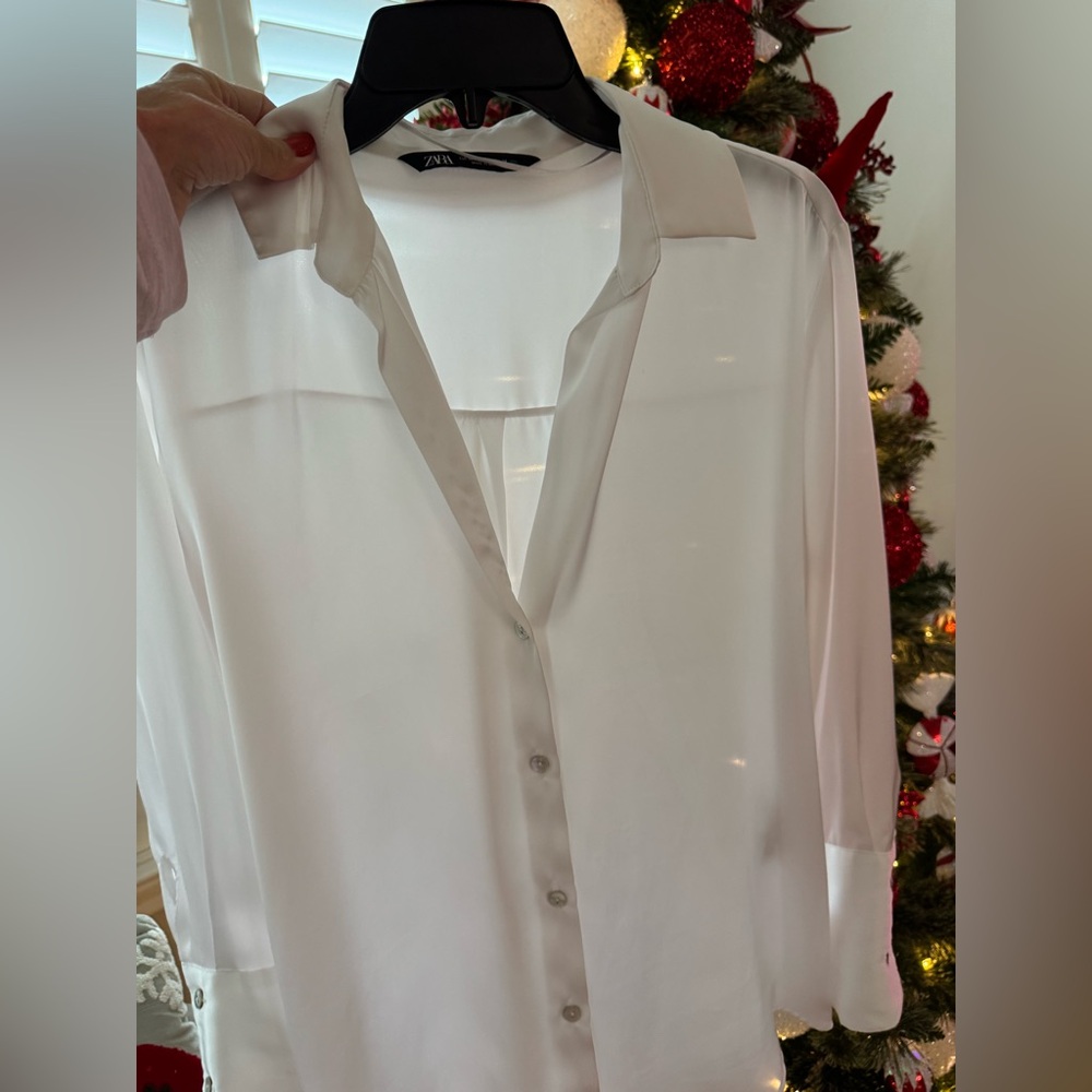 Zara Beautiful Satin White Button Sown Top Size XS